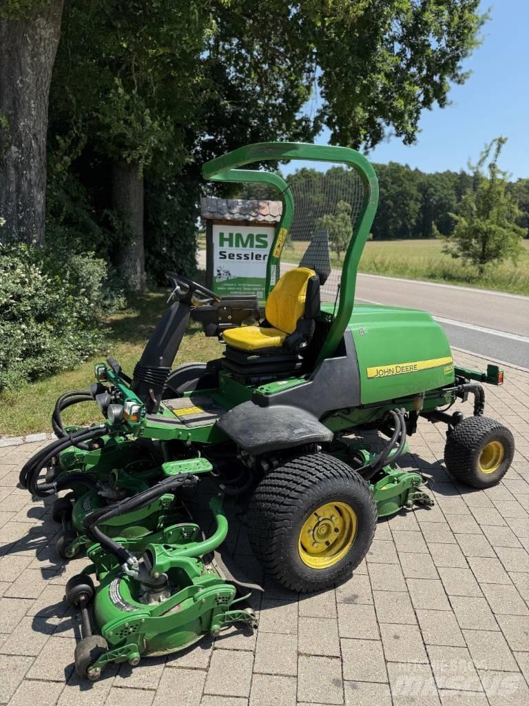 John Deere 8800 Χορτοκοπτικά με καθιστό χειριστή