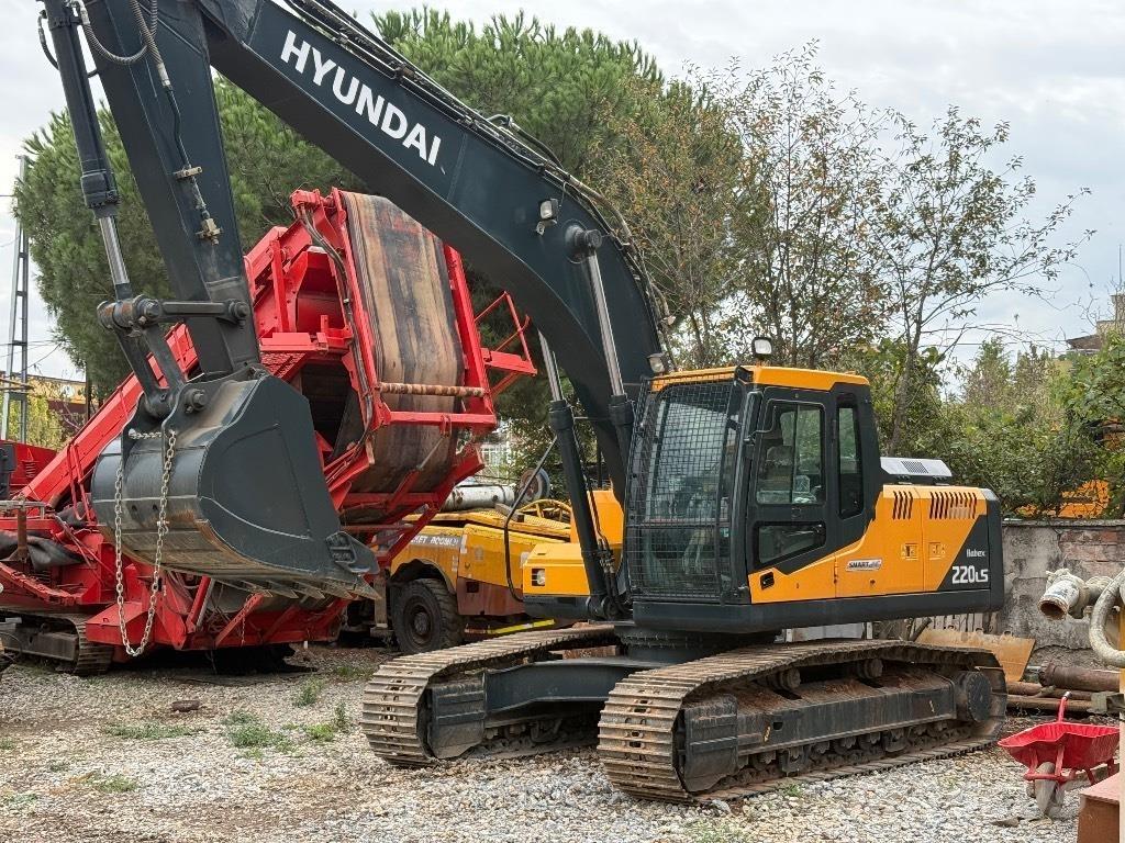 Hyundai Robex 220 LS Εκσκαφείς με ερπύστριες