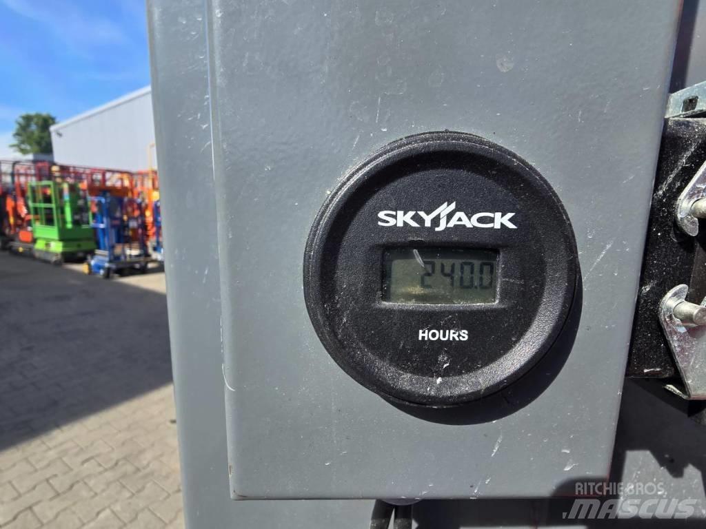 SkyJack SJ 16 Ανυψωτήρες με κατακόρυφους πυλώνες