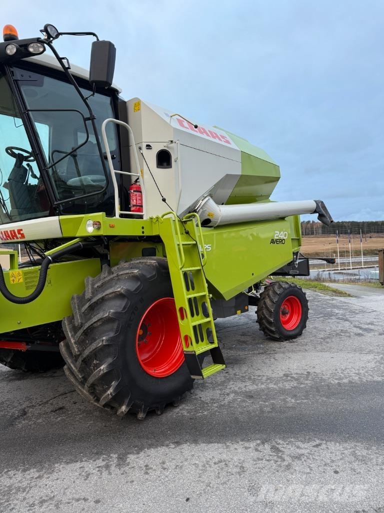 CLAAS Avero 240 Θεριζοαλωνιστικές μηχανές