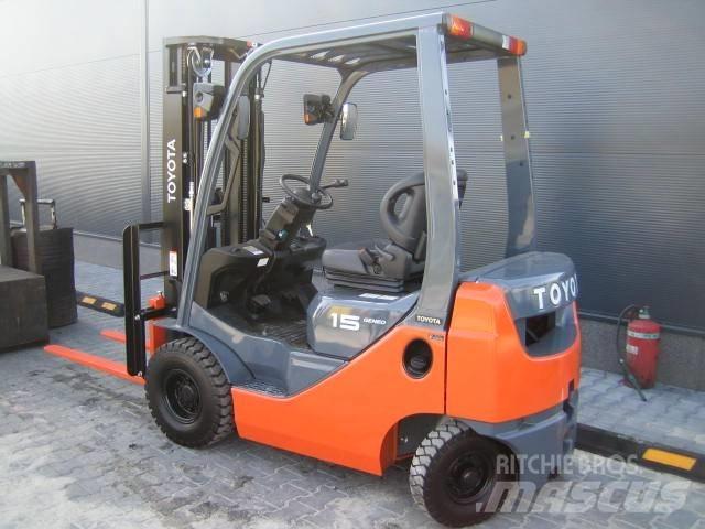 TOYOTA 028FGF15 Περονοφόρα ανυψωτικά κλαρκ με φυσικό αέριο LPG