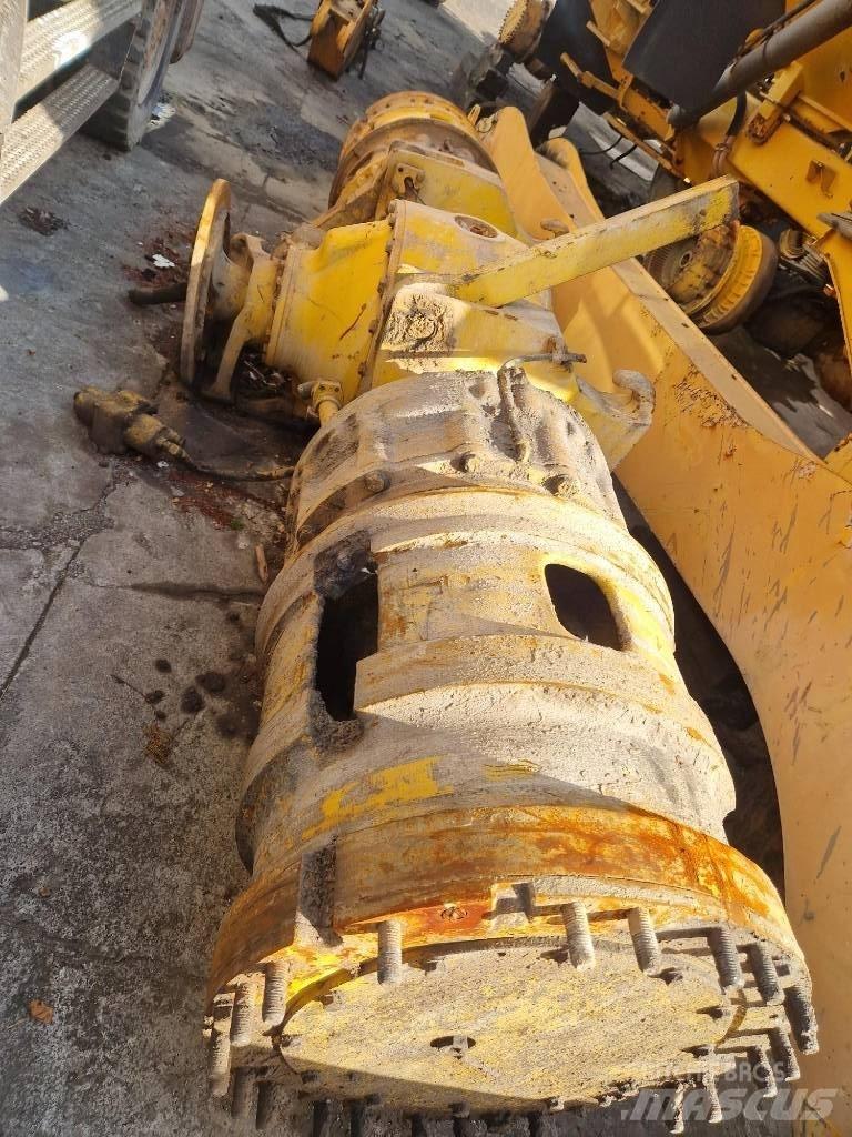 Komatsu KWA 055HD-4 Άξονες