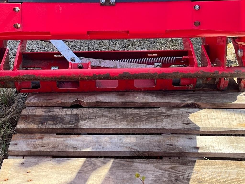 Massey Ferguson 945 Εμπρόσθιοι φορτωτές και σκαπτικά
