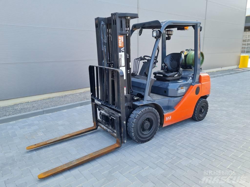 Toyota 02-8 FG F 25 Περονοφόρα ανυψωτικά κλαρκ με φυσικό αέριο LPG