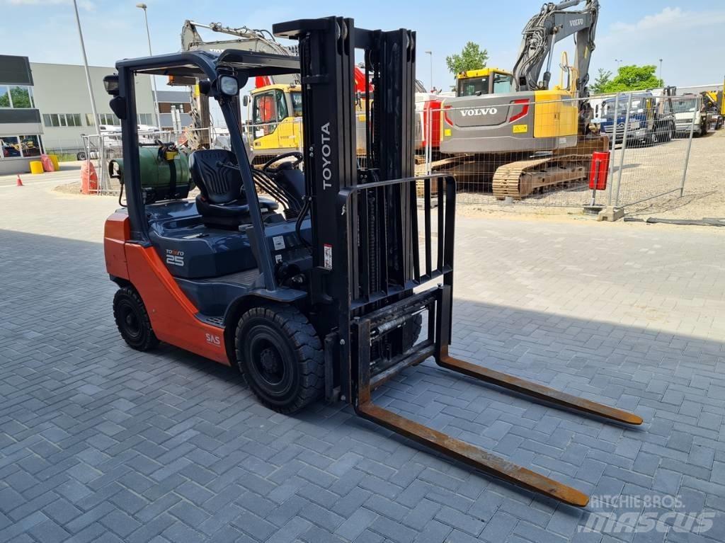 Toyota 02-8 FG F 25 Περονοφόρα ανυψωτικά κλαρκ με φυσικό αέριο LPG