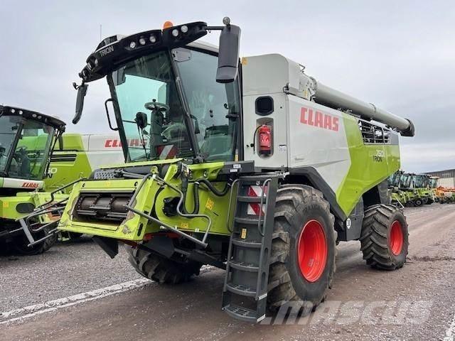 CLAAS TRION 750 Θεριζοαλωνιστικές μηχανές