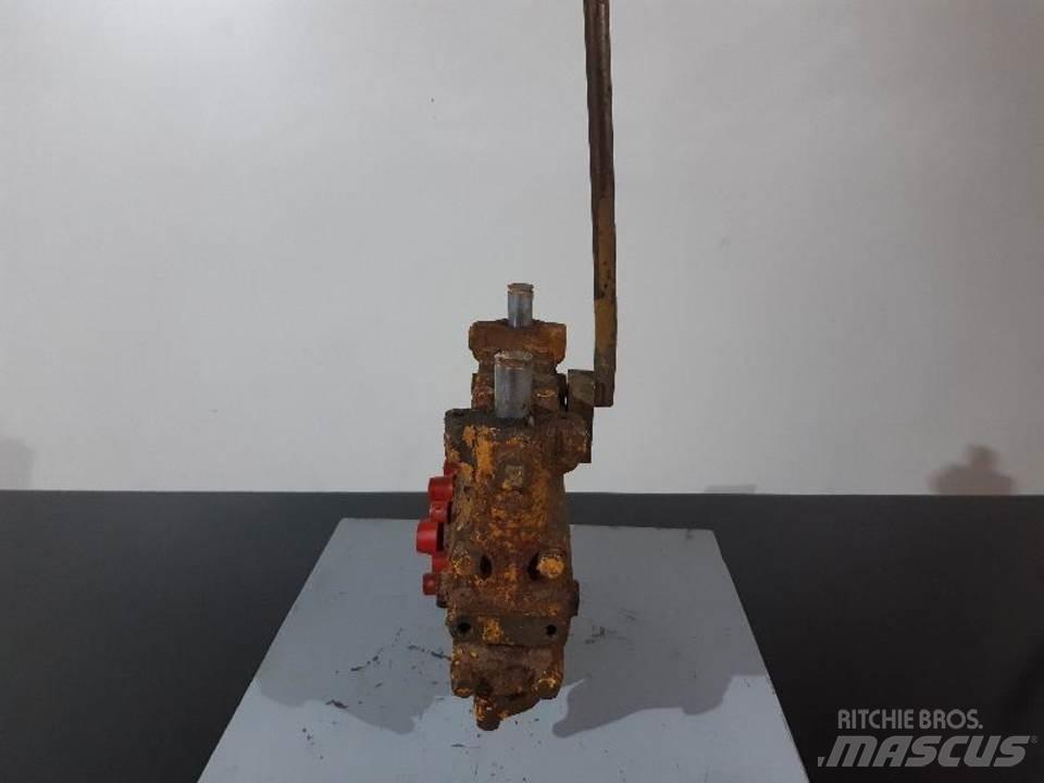CAT 215 Καμπίνες και εσωτερικό