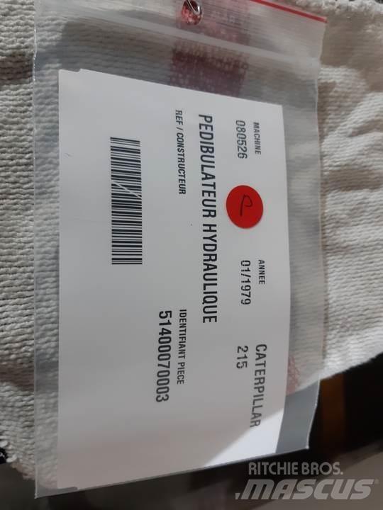 CAT 215 Καμπίνες και εσωτερικό