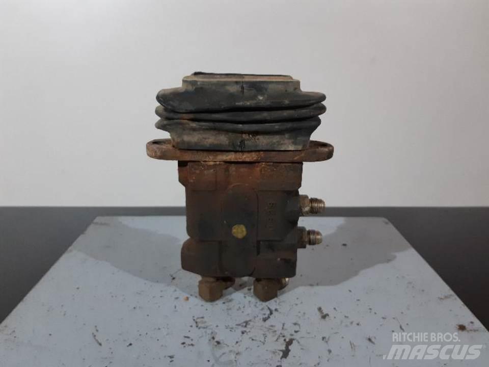CAT 317BL Καμπίνες και εσωτερικό