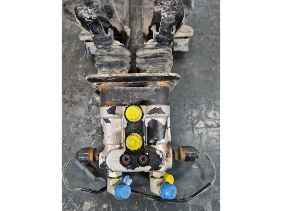 CAT 336DL Καμπίνες και εσωτερικό