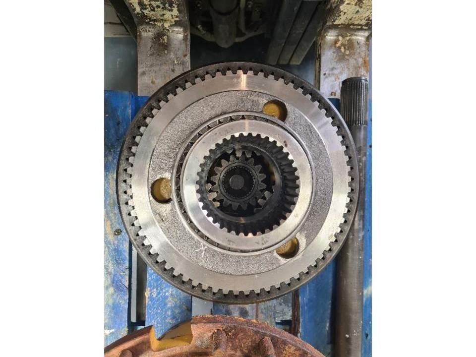 CAT 735 Μετάδοση κίνησης