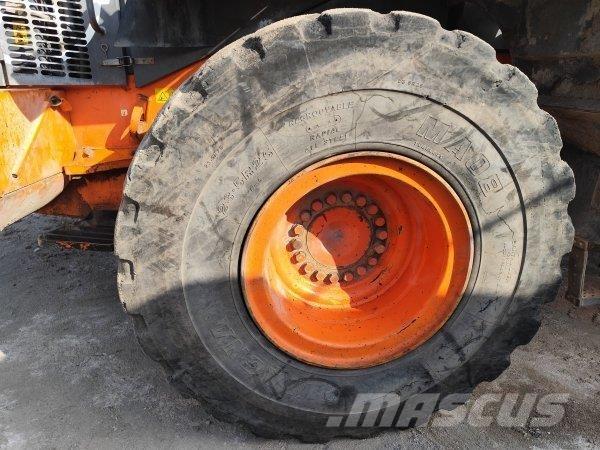 Hitachi ZW 220 Φορτωτές με λάστιχα (Τροχοφόροι)