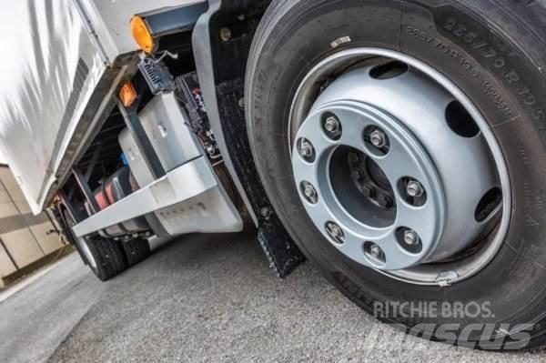 Volvo FL 210 Φορτηγά με Γερανό