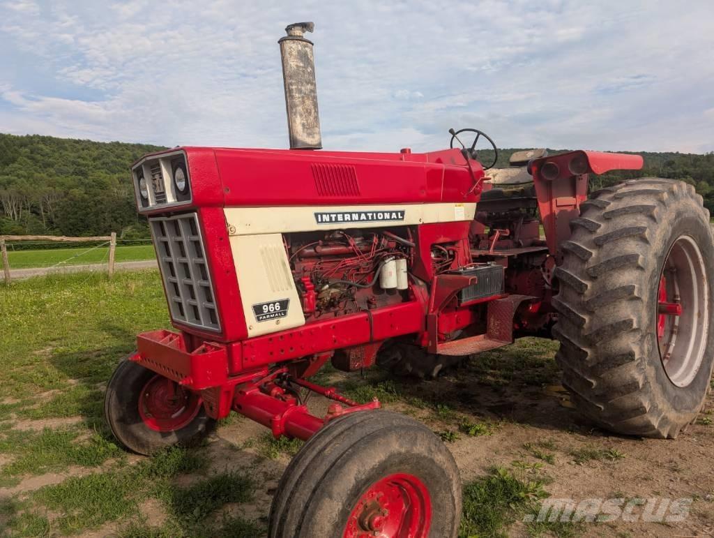 International 966 Τρακτέρ