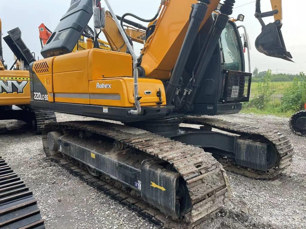 Hyundai R220 Εκσκαφείς με ερπύστριες