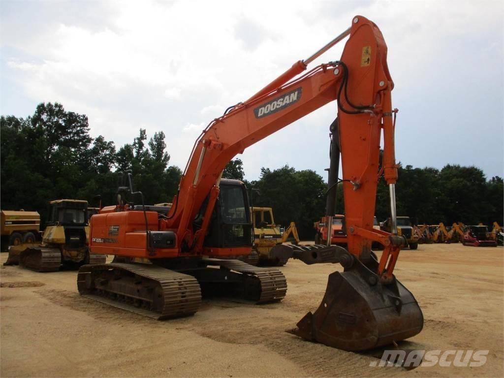 Doosan DX 225 Εκσκαφείς με ερπύστριες
