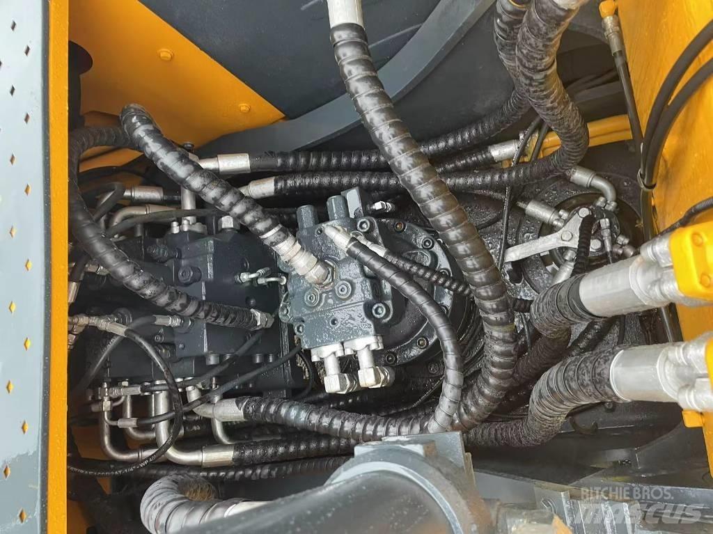 Hyundai R220 Εκσκαφείς με ερπύστριες