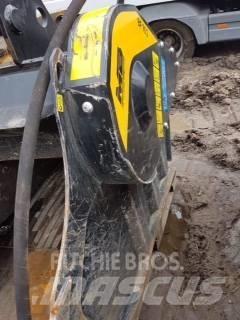 MB Crusher BF70.2 S4 Εκσκαφείς Φορτωτές τύπου JCB