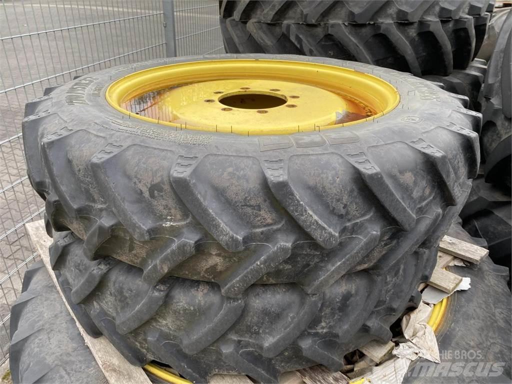 BKT 270/95R32 Ελαστικά και ζάντες