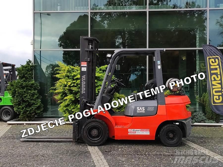 Toyota 42-7FGF25 Περονοφόρα ανυψωτικά κλαρκ με φυσικό αέριο LPG