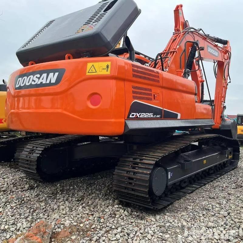 Doosan DX 225 Εκσκαφείς με ερπύστριες