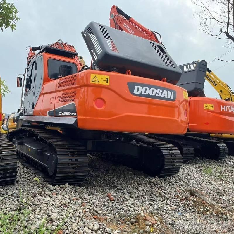 Doosan DX 225 Εκσκαφείς με ερπύστριες