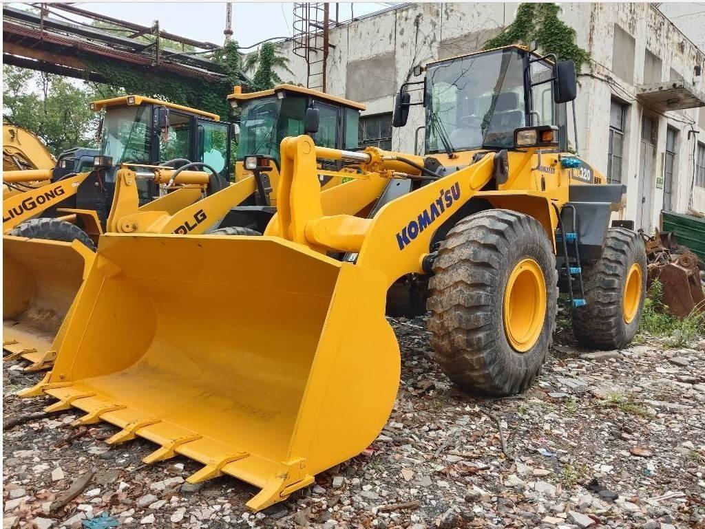 Komatsu WA 320-5 Εκσκαφείς με ερπύστριες