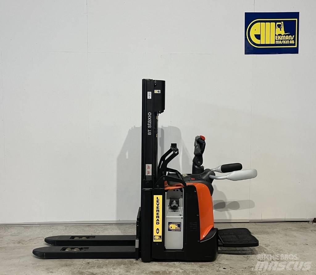 BT truck SPE 120 L Παλετοφόρα πεζού χειριστή με ιστό