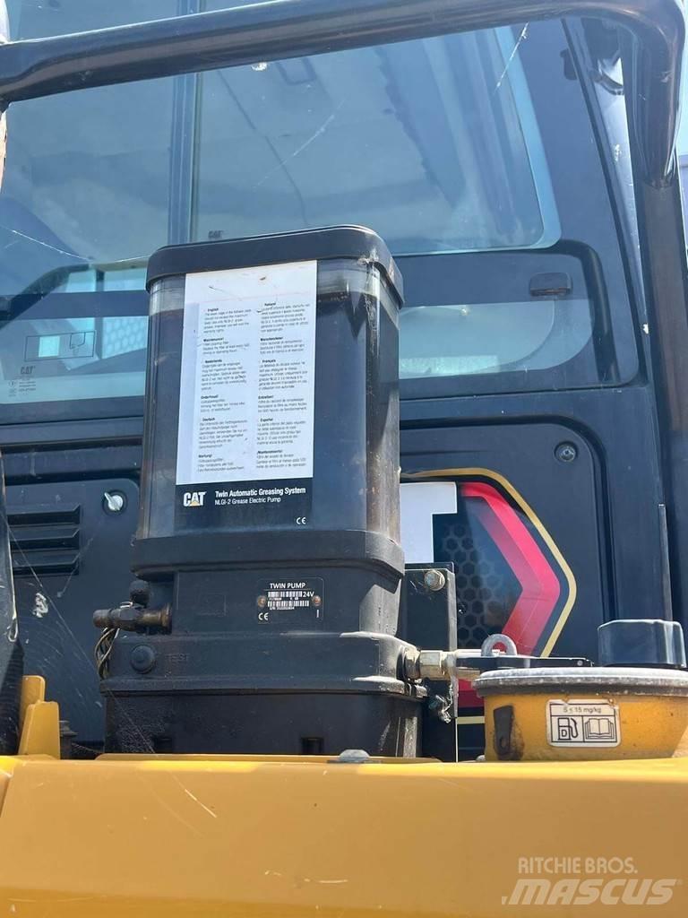 CAT 730 Άκαμπτα Dumper με ανατρεπόμενο κάδο