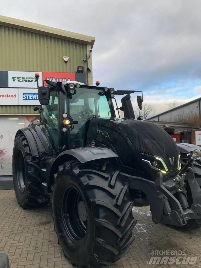 Valtra T235V Τρακτέρ