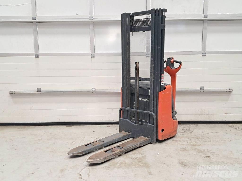 Linde L10 Παλετοφόρα πεζού χειριστή με ιστό