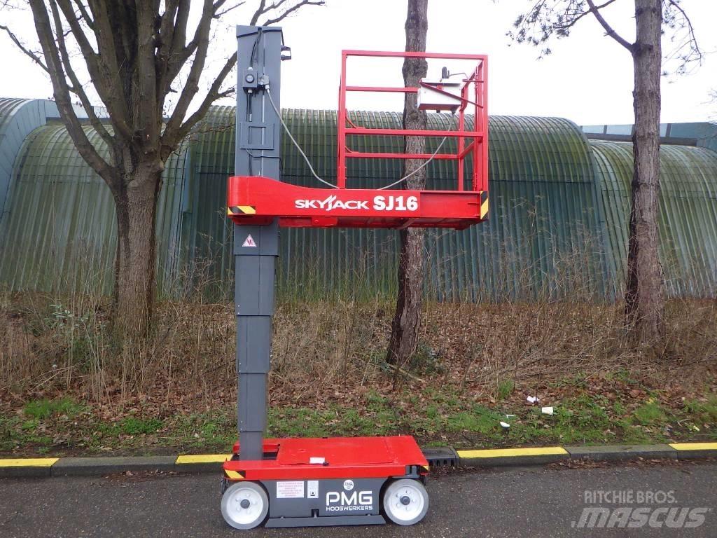 SkyJack SJ16 Ανυψωτήρες με κατακόρυφους πυλώνες