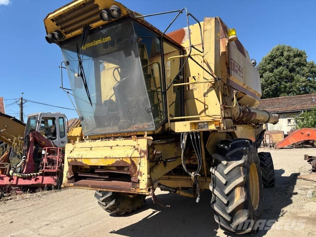 New Holland TF 44 Θεριζοαλωνιστικές μηχανές