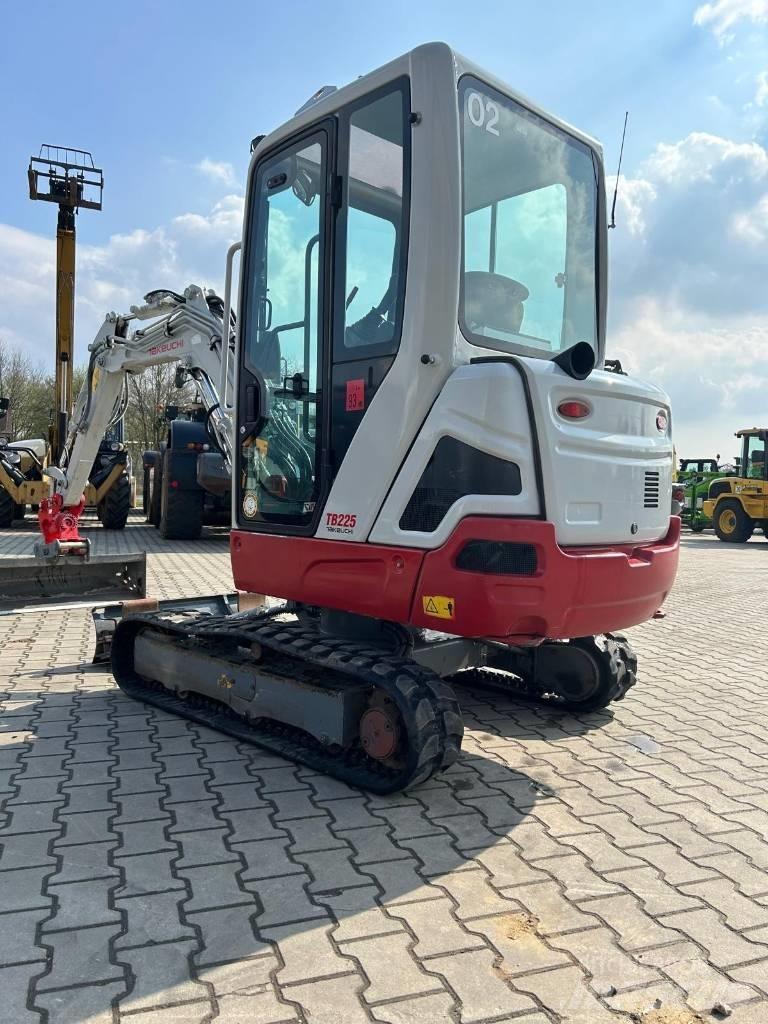 Takeuchi TB 225 Εκσκαφάκι (διαβολάκι) < 7t