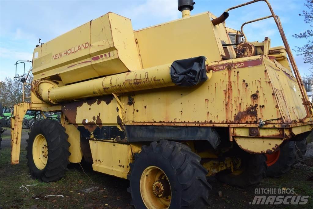 New Holland TF 44 Θεριζοαλωνιστικές μηχανές