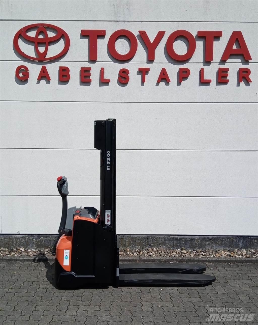 Toyota SWE140L Παλετοφόρα πεζού χειριστή με ιστό