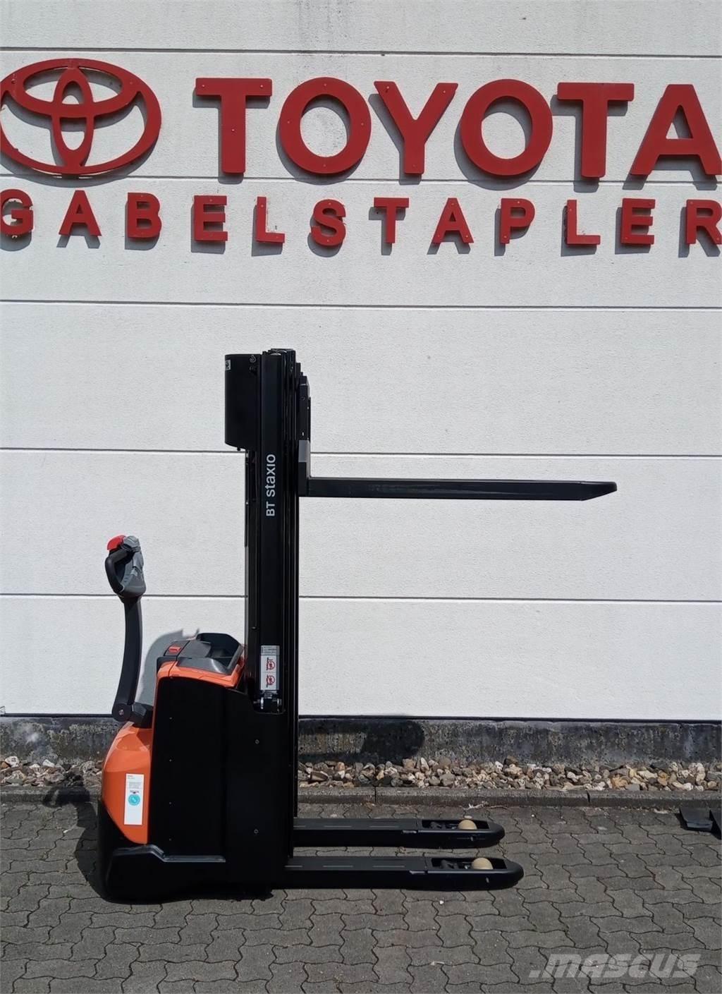 Toyota SWE140L Παλετοφόρα πεζού χειριστή με ιστό