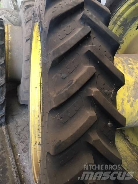 John Deere 6820 Ελαστικά και ζάντες