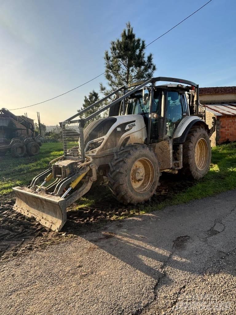 Valtra T 174 Μεταφορείς ξυλείας