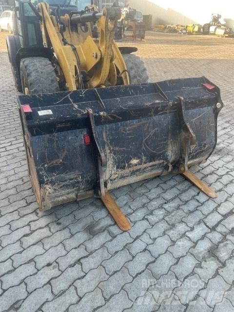 CAT 906 Φορτωτές με λάστιχα (Τροχοφόροι)