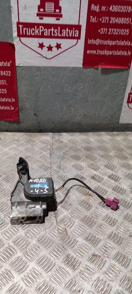 MAN TGA   81259706100 Καμπίνες και εσωτερικό