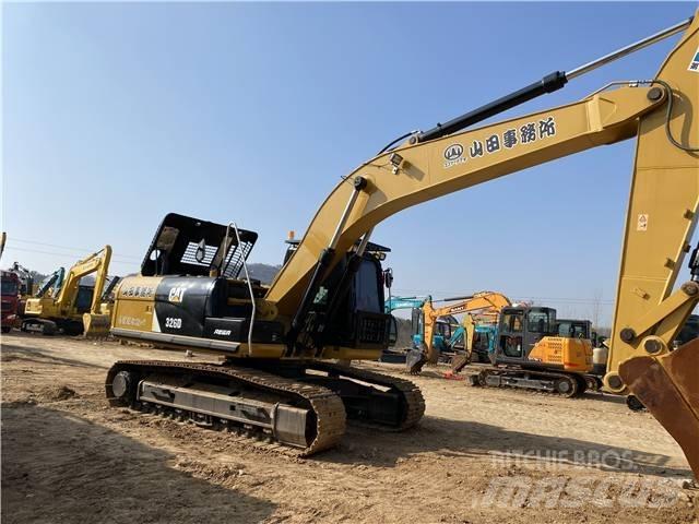 CAT 326D Εκσκαφείς με ερπύστριες