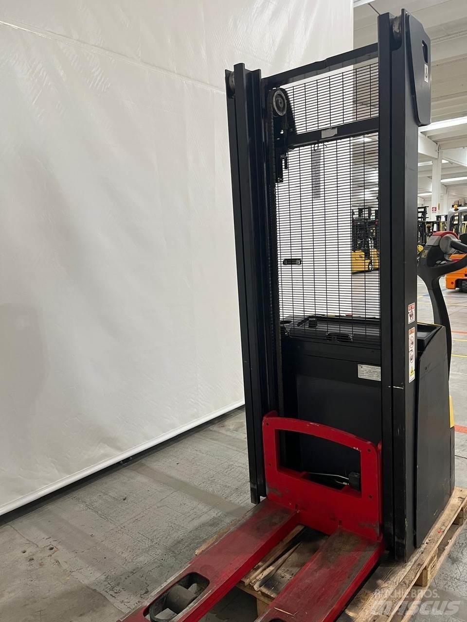 Hyster S1.2 Παλετοφόρα πεζού χειριστή με ιστό