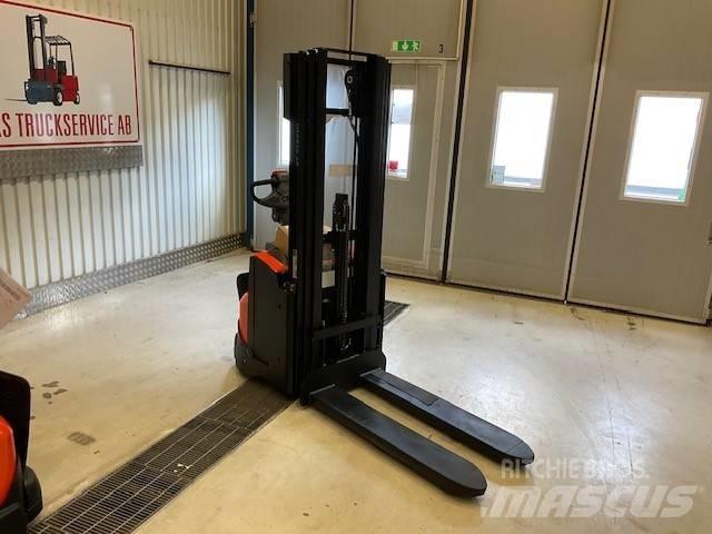 Toyota SWE 120 L Παλετοφόρα πεζού χειριστή με ιστό