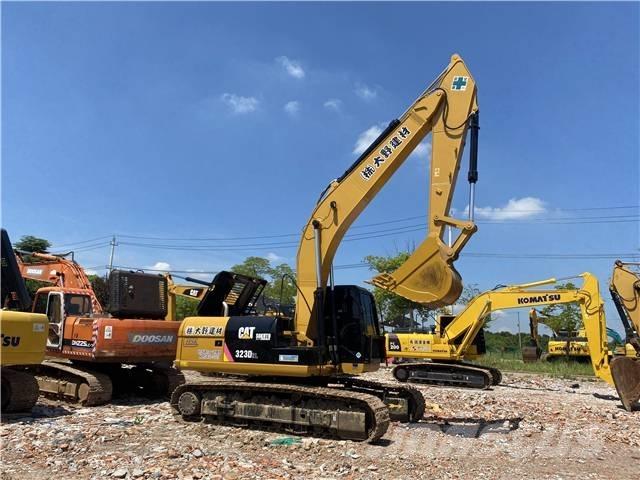 CAT 323D Εκσκαφείς με ερπύστριες