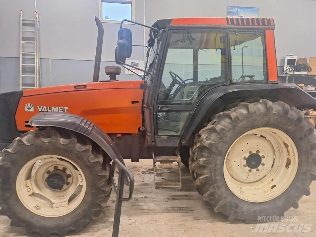 Valtra Valmet 8100E Τρακτέρ