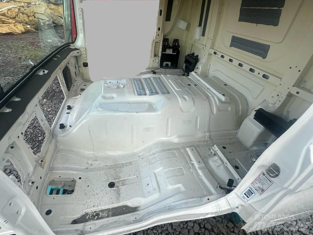 Scania P 370 Καμπίνες και εσωτερικό