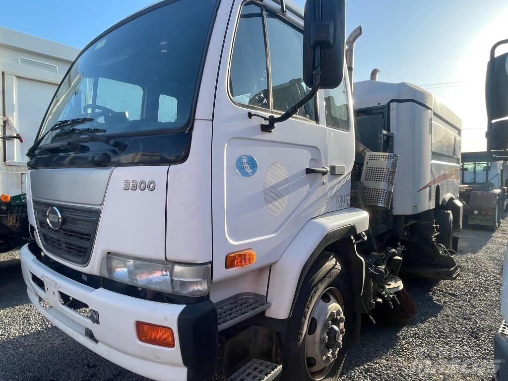 UD 3300 Φορτηγά σκούπες