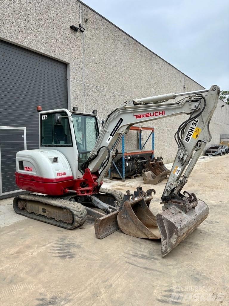 Takeuchi TB 240 Εκσκαφάκι (διαβολάκι) < 7t