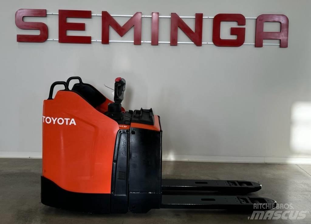 Toyota 10545  LPE200 Χειροκίνητο περονοφόρο ανυψωτικό